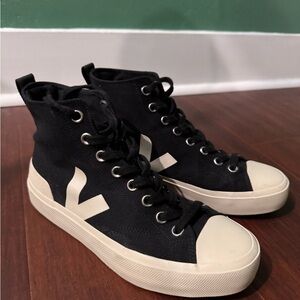 Veja Watta Ii (Women's Black and Cream High-Top Sneakers)